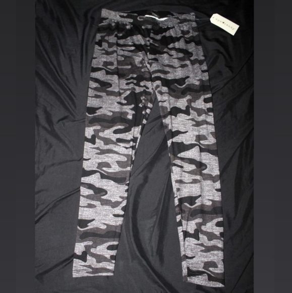 eye candy Pants - Black & Grey Camo Leggings - Ankle Length